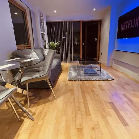 Apartment Deluxe Riverside Balcony &free Parking *