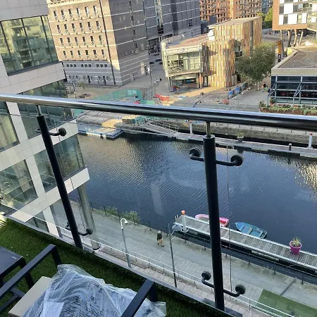 Deluxe Riverside Balcony &free Parking Апартаменты *