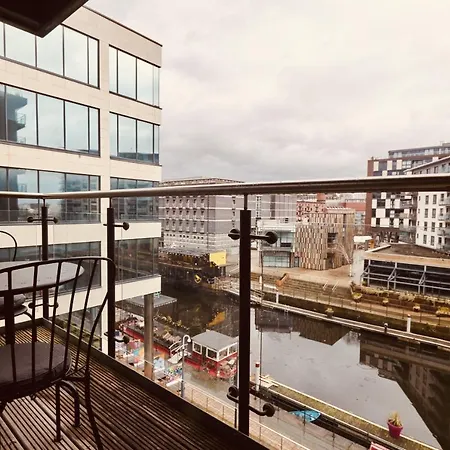 Deluxe Riverside Balcony &free Parking 公寓 利兹