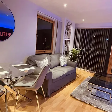 Deluxe Riverside Balcony &free Parking Λιντς