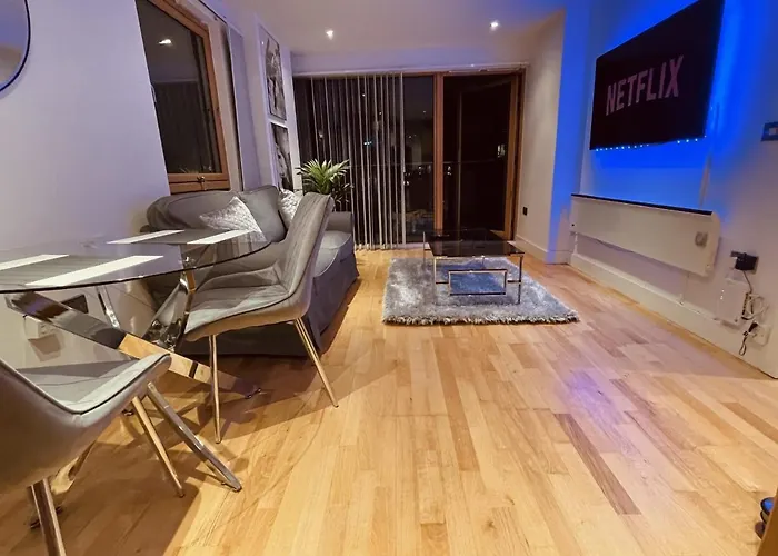 Apartment Deluxe Riverside Balcony &free Parking *