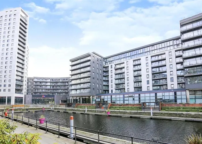 Deluxe Riverside Balcony &free Parking * Leeds (West Yorkshire)