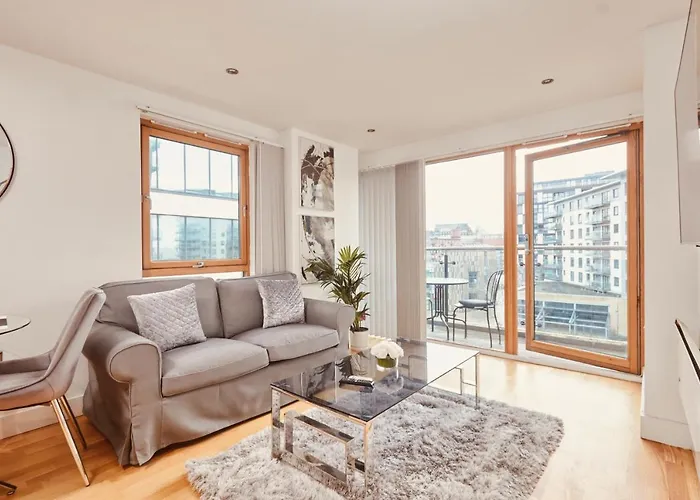 Apartment Deluxe Riverside Balcony &free Parking