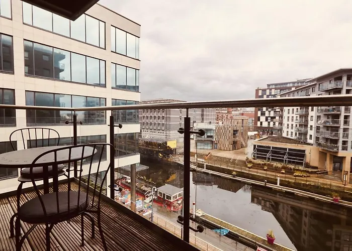Deluxe Riverside Balcony &free Parking 公寓 利兹